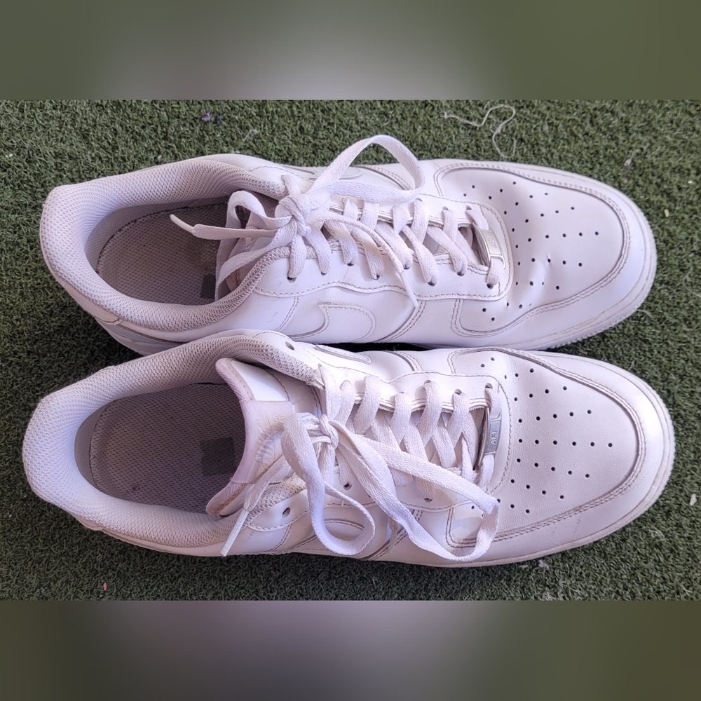 Woman's Nike Air Force 1 size 6.5
